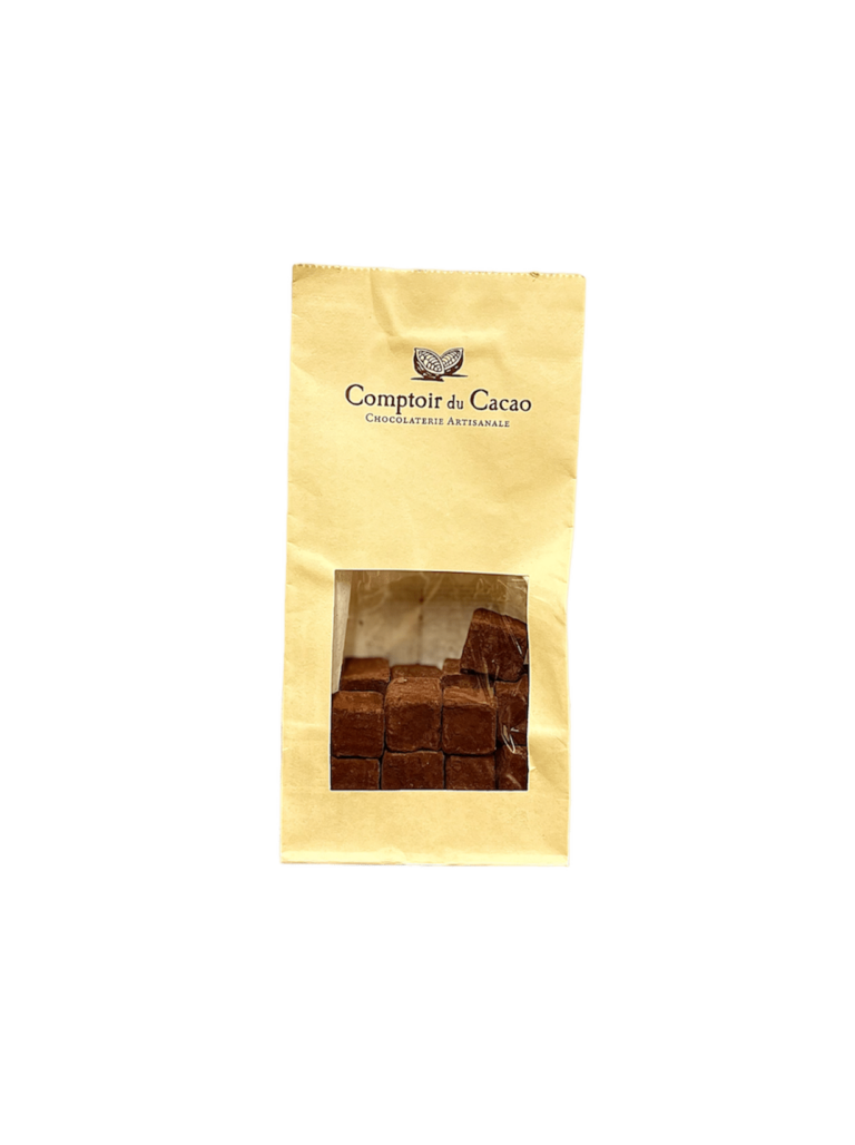 Truffes chocolatées dans un sachet contenant 100 grammes. Un chocolat pur beurre de cacao pour des truffes exceptionnelles!! Une pâte de chocolat noisette pour vos plaisir ou faire plaisir à vos proches. Des truffes carrées pour des moments carré-ment bons.